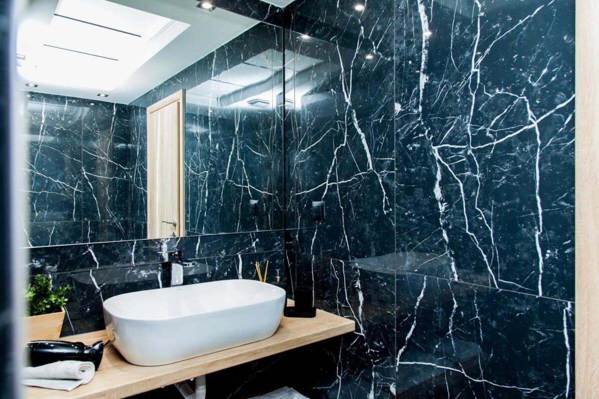 Contemporary And Chic Apartment In Central Atenas Exterior foto